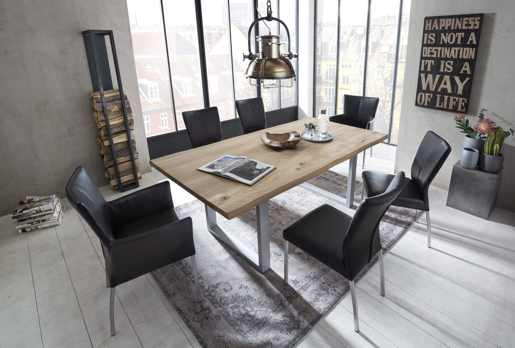 Tisch 200x100 cm, Wildeiche, silbernes Gestell  mit Baumkante wie gewachsen | Plattenstärke 20 mm auf 40 mm aufgedoppelt, Platte aus durchgehenden Lamellen, Abstand zwischen den Beinen 151 cm, Abstand Gestell zur Kante 16,5 cm, Gestellbreite 8 cm