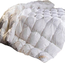 Laden Sie das Bild in den Galerie-Viewer, Traumreiter Daunendecke Classic Steppbett Winter