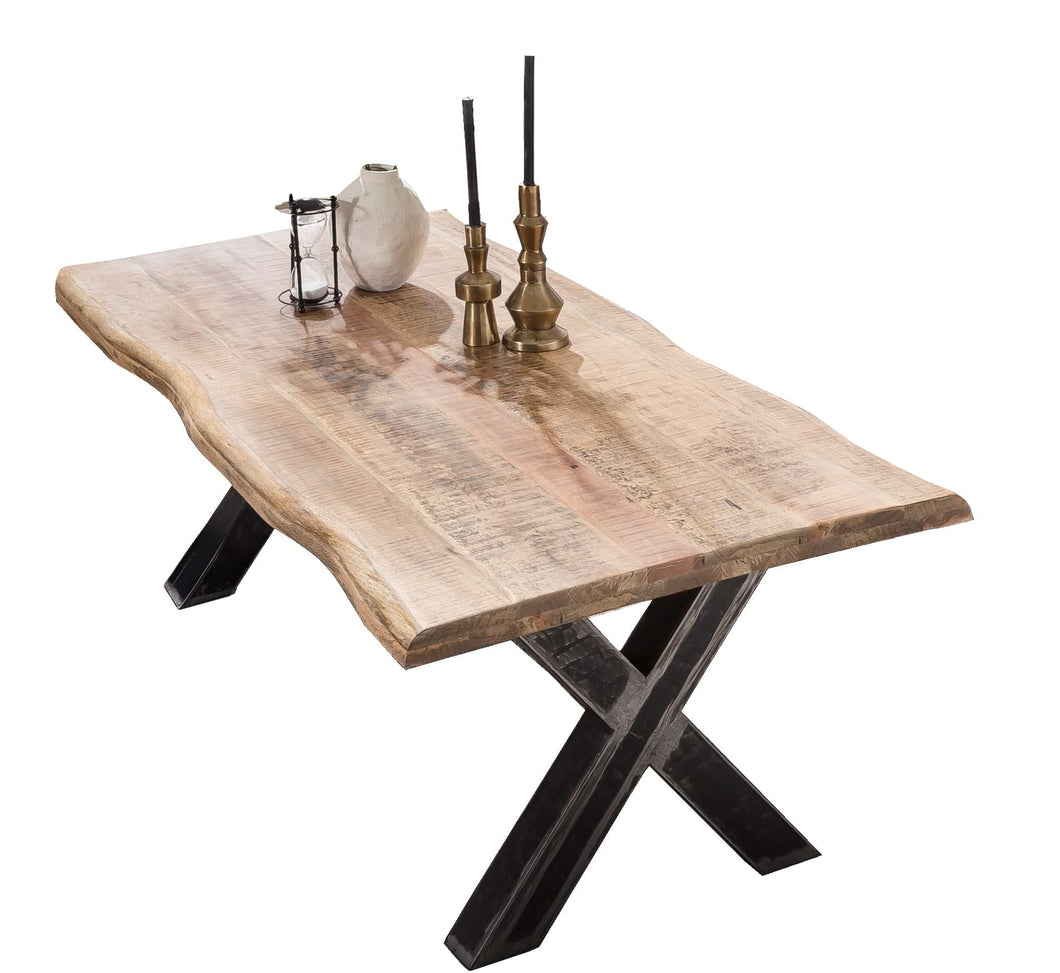 Tisch 240x100 cm Platte Mango mit Baumkante, X-Gestell im Used-Look | Plattenstärke aufgedoppelt auf 56 mm, Abstand zwischen den Beinen: 170 cm, Rohr 10 x 10 cm, Wandstärke 1,4 mm, untere Höhe der Kreuzung 28 cm, obere Höhe 45 cm