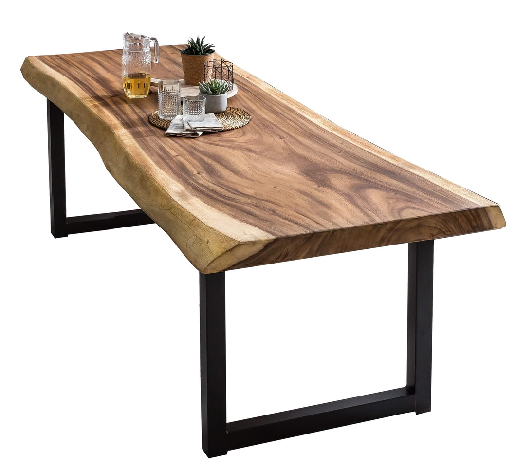 Tisch 250x90 cm, Platte Suarholz 80 mm, Gestell schwarz mit Baumkante wie gewachsen | Plattenstärke 80 mm, Maß des 4-kt-Rohrs des Gestells 7,5x7,5 cm, Abstand zwischen den Beinen 215 cm, Abstand von Gestell zur kurzen Seite 10 cm