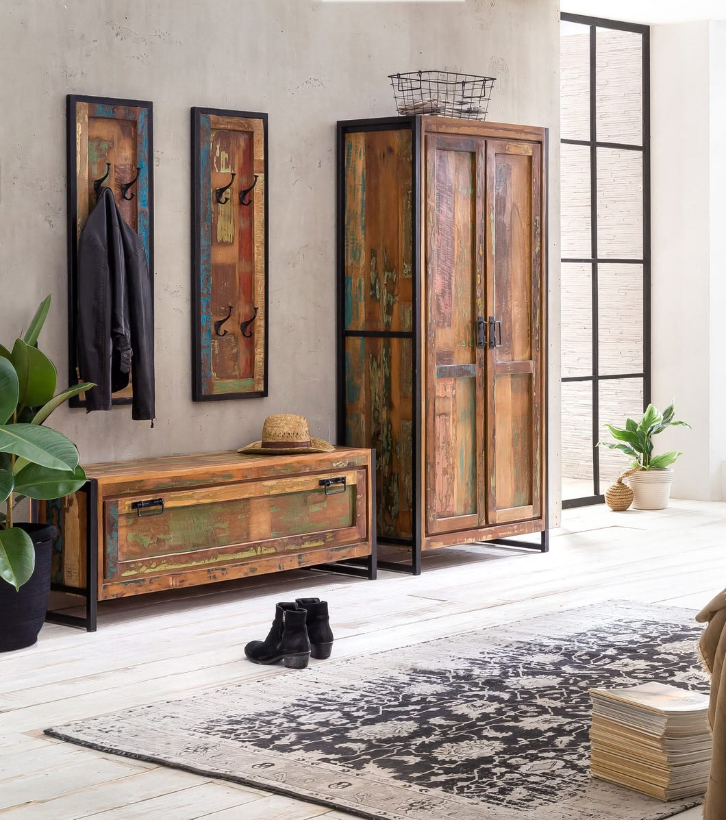 Dielen-Set 1 Schuhschrank, 2 Garderobenpaneele, 1 Kleiderschrank | Schuhschrank 130x40x50 cm für ca. 8 Paar Schuhe, Garderobenpaneel 35x8x110 cm, 4 Haken, Kleiderschrank 80x45x180 cm, innen 3 Böden, 2 davon herausnehmbar, 1 herausnehmbare Kleiderstange