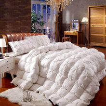 Laden Sie das Bild in den Galerie-Viewer, Traumreiter Daunendecke Classic Steppbett Winter
