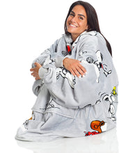 Laden Sie das Bild in den Galerie-Viewer, Sweatshirt-Hoodie Decke mit Snoopy Motiv 95x95 cm