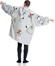 Laden Sie das Bild in den Galerie-Viewer, Sweatshirt-Hoodie Decke mit Snoopy Motiv 95x95 cm